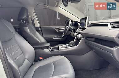 Внедорожник / Кроссовер Toyota RAV4 2021 в 
