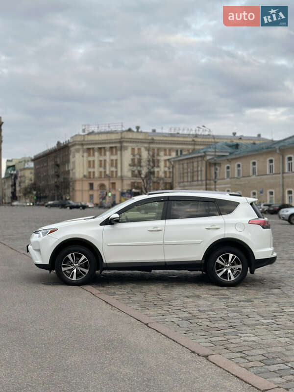 Позашляховик / Кросовер Toyota RAV4 2018 в Києві