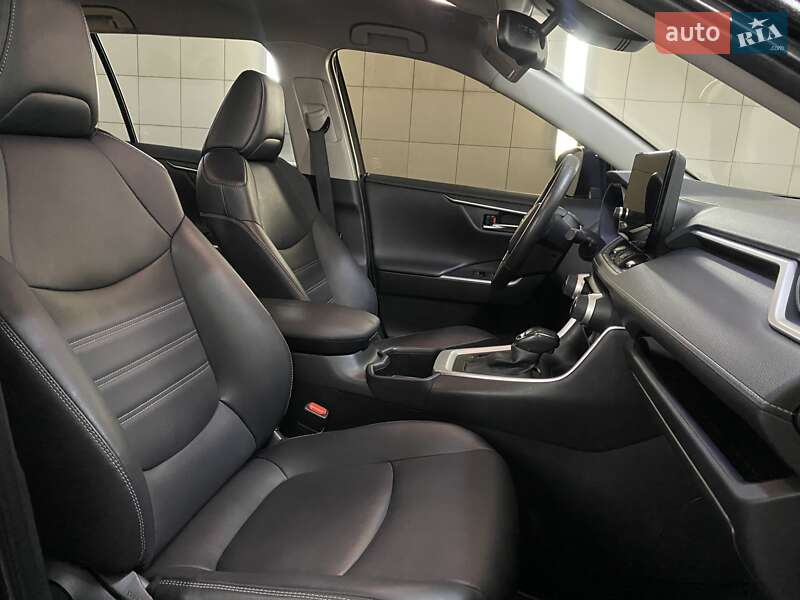 Позашляховик / Кросовер Toyota RAV4 2024 в Умані
