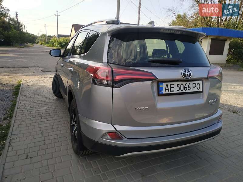 Позашляховик / Кросовер Toyota RAV4 2017 в Кам'янському