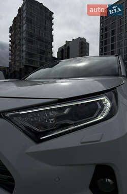 Внедорожник / Кроссовер Toyota RAV4 2019 в 