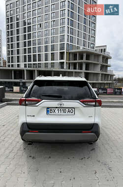 Внедорожник / Кроссовер Toyota RAV4 2019 в 