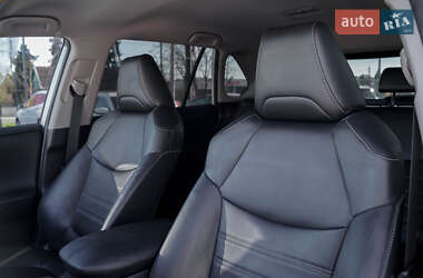 Позашляховик / Кросовер Toyota RAV4 2020 в 