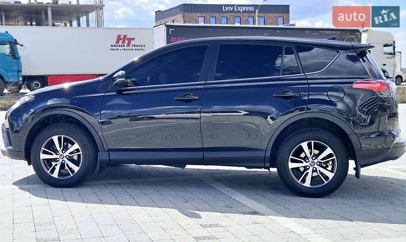 Позашляховик / Кросовер Toyota RAV4 2018 в Львові