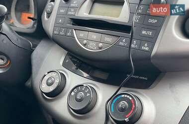 Внедорожник / Кроссовер Toyota RAV4 2006 в 