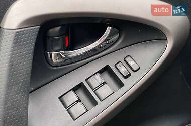Внедорожник / Кроссовер Toyota RAV4 2006 в 