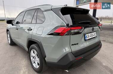 Внедорожник / Кроссовер Toyota RAV4 2019 в 