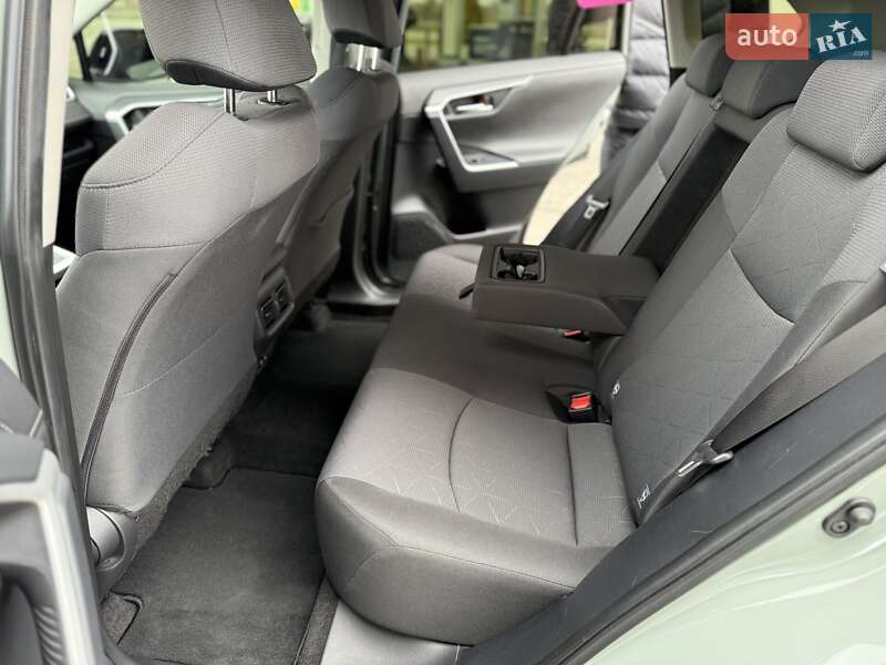 Позашляховик / Кросовер Toyota RAV4 2019 в Дніпрі