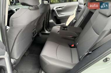 Внедорожник / Кроссовер Toyota RAV4 2019 в 