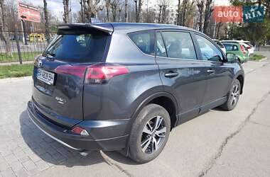 Внедорожник / Кроссовер Toyota RAV4 2015 в 