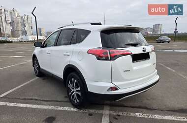 Внедорожник / Кроссовер Toyota RAV4 2016 в 