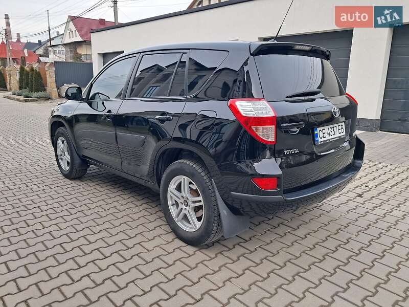 Позашляховик / Кросовер Toyota RAV4 2010 в Чернівцях