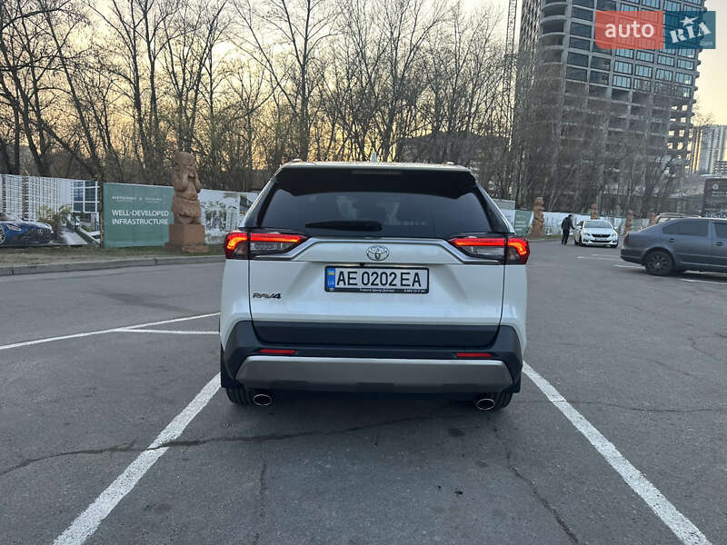 Позашляховик / Кросовер Toyota RAV4 2022 в Тячеві
