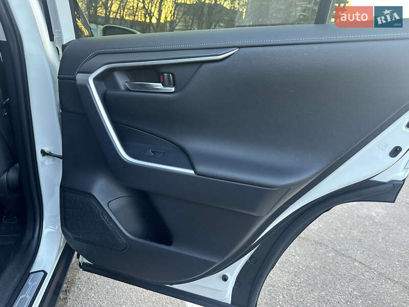 Позашляховик / Кросовер Toyota RAV4 2022 в Тячеві