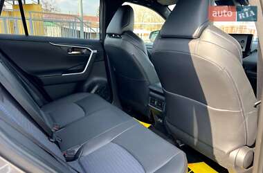 Позашляховик / Кросовер Toyota RAV4 2023 в 