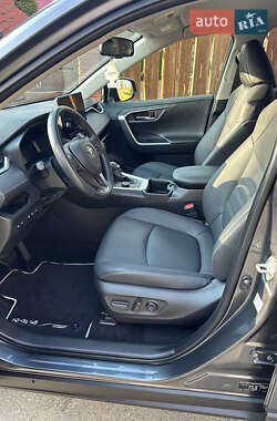 Внедорожник / Кроссовер Toyota RAV4 2023 в 