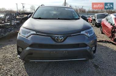 Позашляховик / Кросовер Toyota RAV4 2018 в 