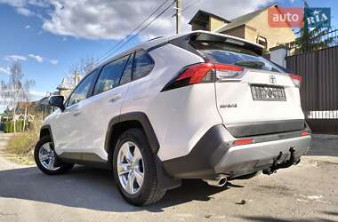 Внедорожник / Кроссовер Toyota RAV4 2021 в 