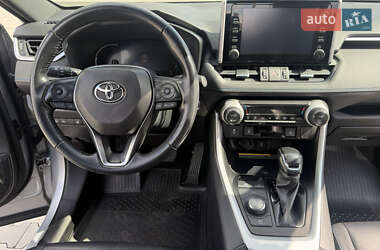Внедорожник / Кроссовер Toyota RAV4 2020 в 