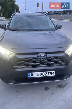 Позашляховик / Кросовер Toyota RAV4 2020 в 