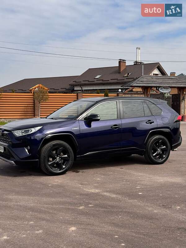 Позашляховик / Кросовер Toyota RAV4 2019 в 