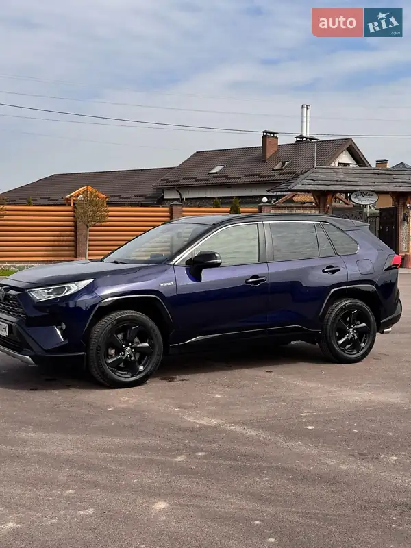 Позашляховик / Кросовер Toyota RAV4 2019 в 