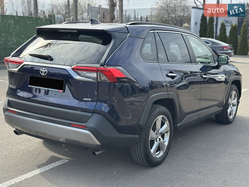 Внедорожник / Кроссовер Toyota RAV4 2019 в Киеве