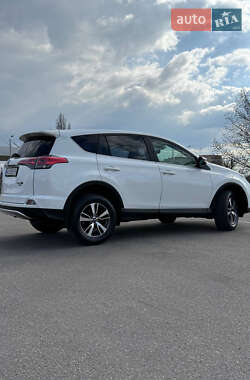 Внедорожник / Кроссовер Toyota RAV4 2016 в 