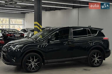 Внедорожник / Кроссовер Toyota RAV4 2016 в 