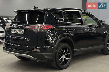 Внедорожник / Кроссовер Toyota RAV4 2016 в 