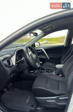 Внедорожник / Кроссовер Toyota RAV4 2014 в 
