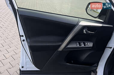 Внедорожник / Кроссовер Toyota RAV4 2014 в 