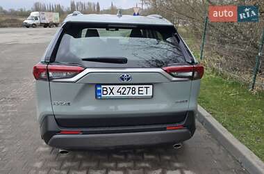 Позашляховик / Кросовер Toyota RAV4 2021 в 