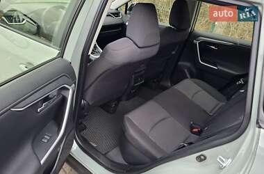 Позашляховик / Кросовер Toyota RAV4 2021 в 