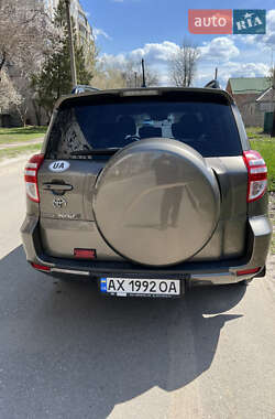 Внедорожник / Кроссовер Toyota RAV4 2009 в 