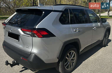 Позашляховик / Кросовер Toyota RAV4 2021 в Полтаві