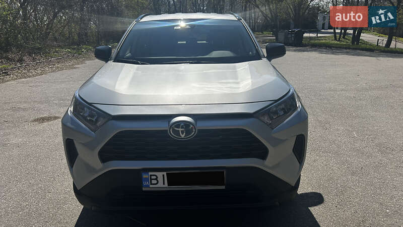 Позашляховик / Кросовер Toyota RAV4 2021 в Полтаві