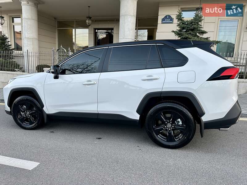 Внедорожник / Кроссовер Toyota RAV4 2025 в Киеве