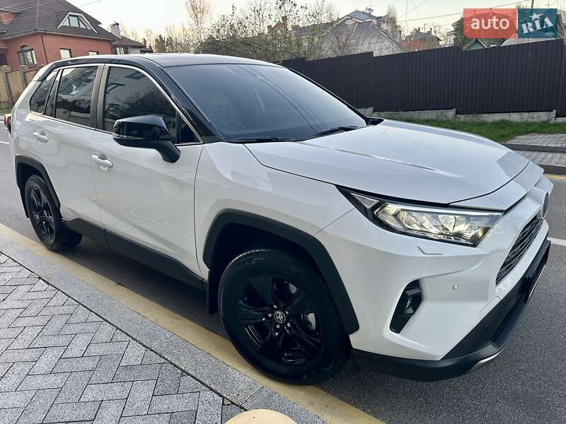 Внедорожник / Кроссовер Toyota RAV4 2025 в Киеве