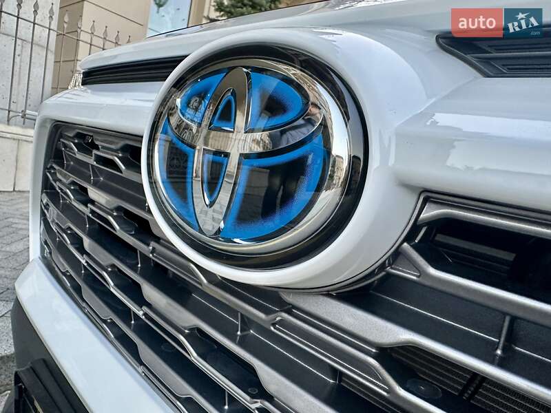 Внедорожник / Кроссовер Toyota RAV4 2025 в Киеве