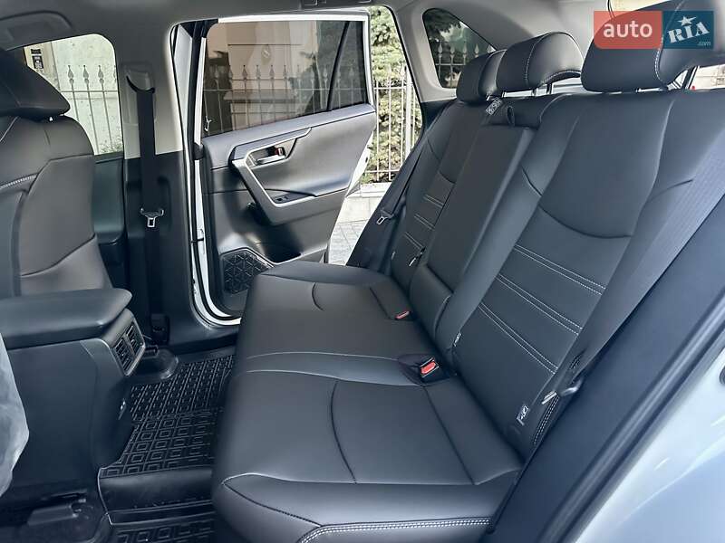 Внедорожник / Кроссовер Toyota RAV4 2025 в Киеве