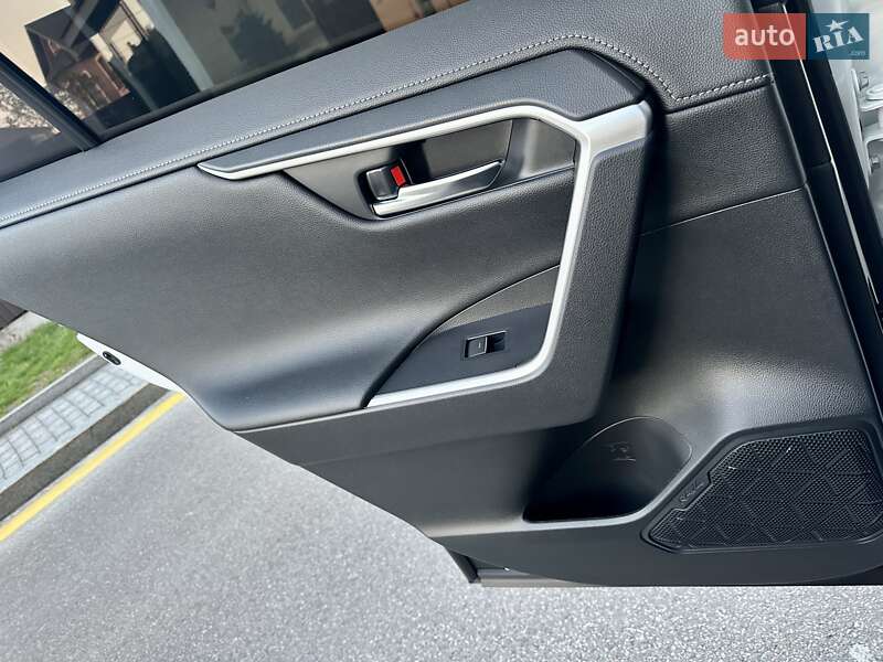 Внедорожник / Кроссовер Toyota RAV4 2025 в Киеве