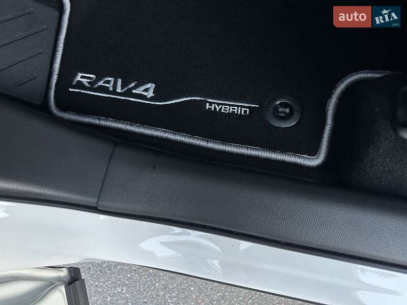 Внедорожник / Кроссовер Toyota RAV4 2025 в Киеве