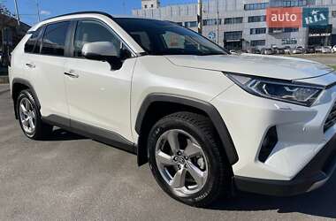 Внедорожник / Кроссовер Toyota RAV4 2020 в Киеве