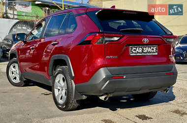 Внедорожник / Кроссовер Toyota RAV4 2019 в 