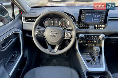 Внедорожник / Кроссовер Toyota RAV4 2019 в 