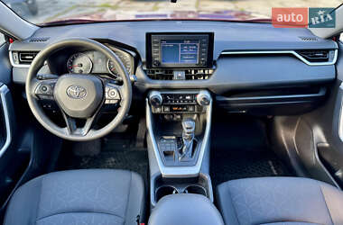 Внедорожник / Кроссовер Toyota RAV4 2019 в 