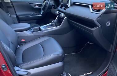 Внедорожник / Кроссовер Toyota RAV4 2021 в 