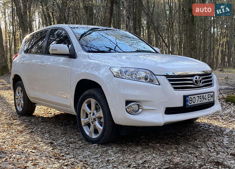 Позашляховик / Кросовер Toyota RAV4 2011 в 