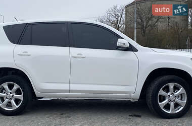 Позашляховик / Кросовер Toyota RAV4 2011 в 